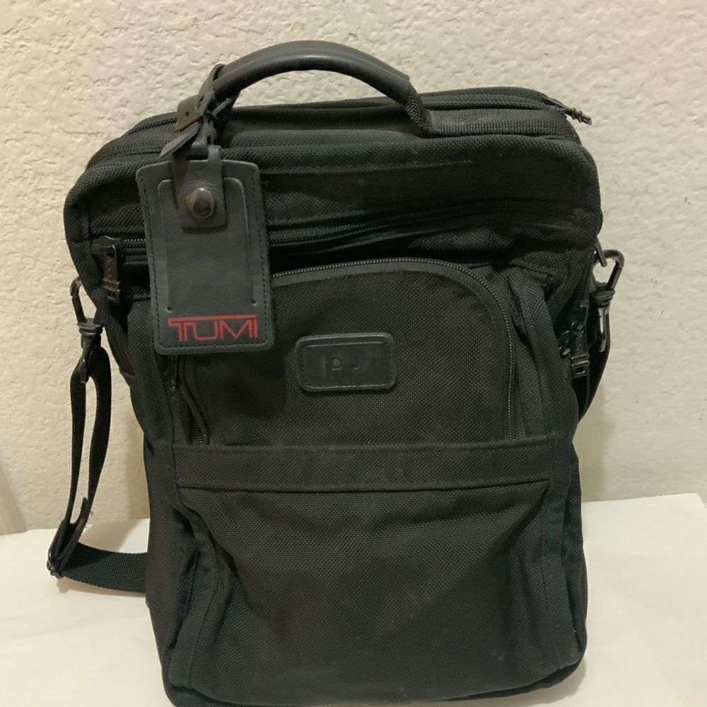 Tumi USA Crossbody Shoulder briefcase Bag Nylon Black H15x W11”x D 6”